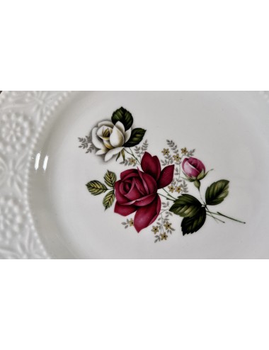 Ontbijtbord / Dessertbord - Boch - décor van een rode met witte roos en embossed rand
