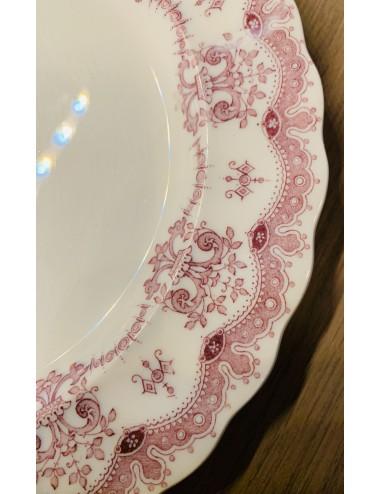 Ontbijtbord / breakfast plate Furnivals Engeland - decor paarse / purple guirlande - serie REGAL