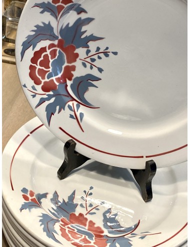 Dinerbord - Nimy - decor in spuitdecor van rode met grijs/blauwe gestileerde bloemen
