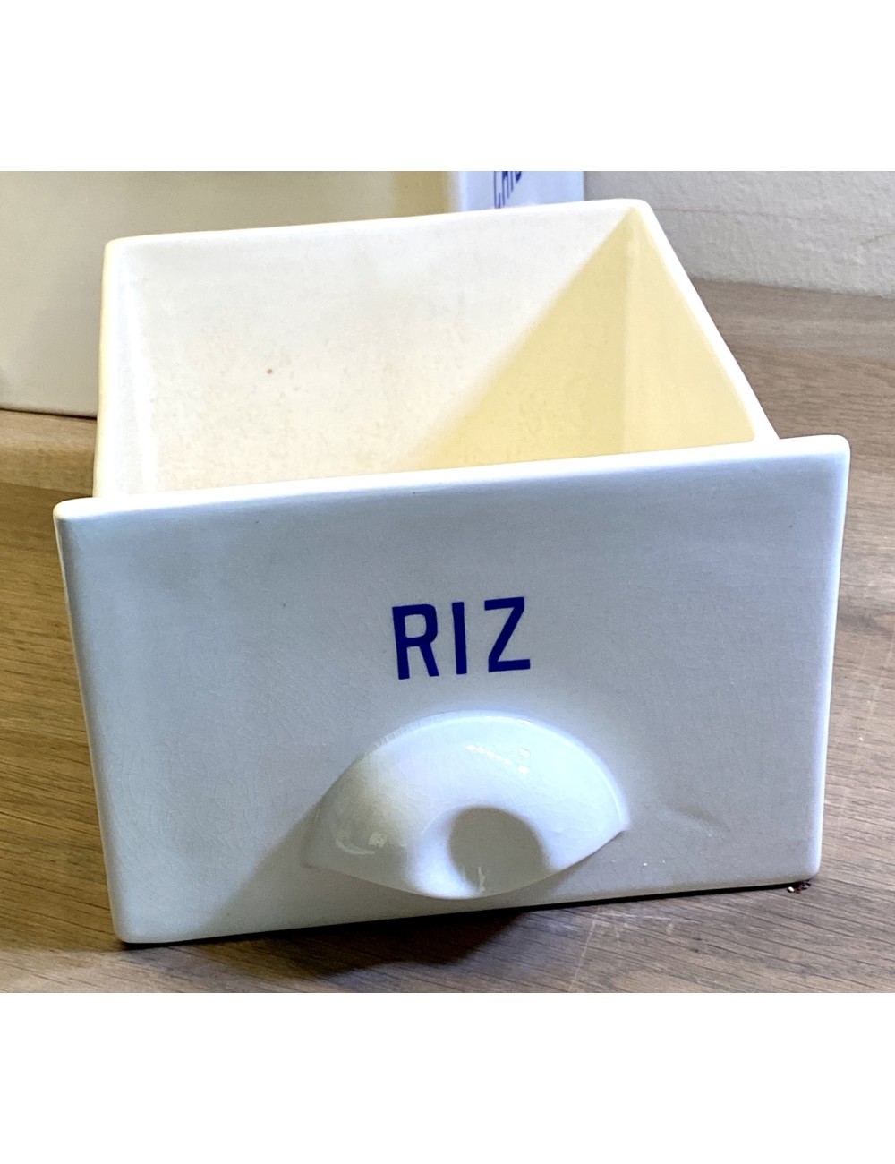 Voorraadbak voor in een keukenrek / kruidenrek - Roesler (Rodach) - opschrift in blauw RIZ