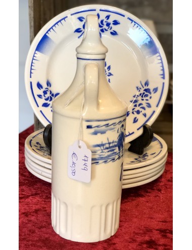 Vinaigre karafje met stopje – Art Deco decor helderblauw tafereel van boertje, een paartje en een molen in spuitdecor
