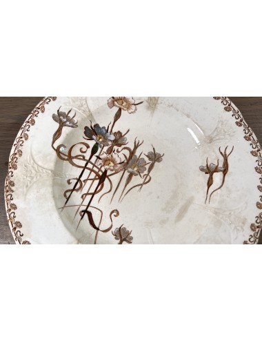Diep bord / Soepbord / Pastabord - Longwy - NIELLES - décor van bloemen in bruin/grijs/groen met embossed tekening - Art Nouveau