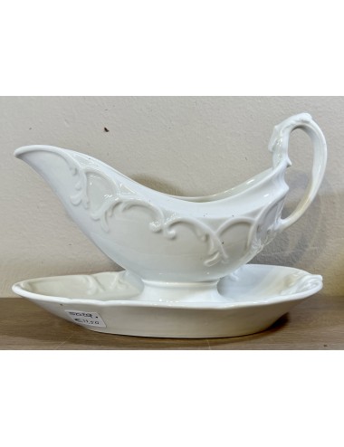 Gravy boat / Saucière - unmarked - white porcelain with an elegant relief