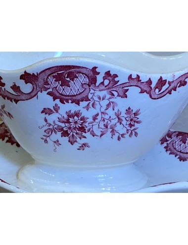 Gravy boat / Sauce boat - unmarked - only a blind mark 2C - version in red transfer decor