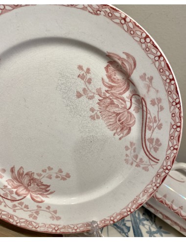 Breakfast plate / Dessert plate - Sarreguemines - décor ROYAT in pink/red