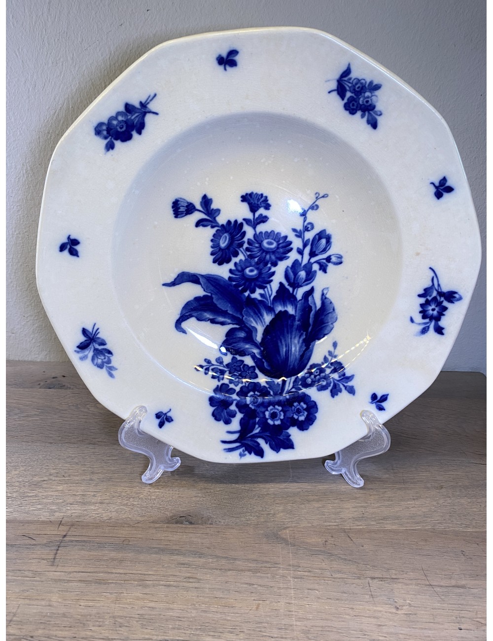 Deep plate / Soup plate / Pasta plate - Villeroy & Boch M.Saar-Basin - décor HAARLEM in flowing blue angular design