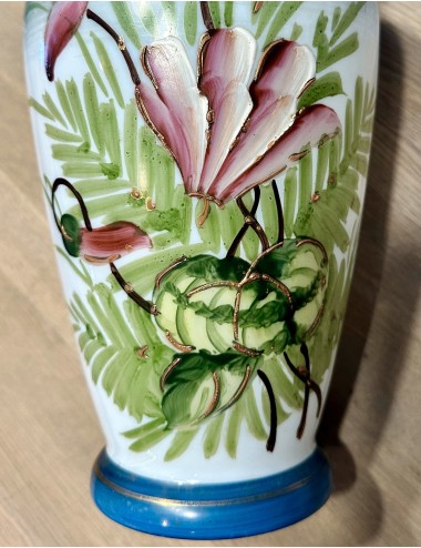 Vaas -glas - handbeschilderd in azuurblauw, roze en groen