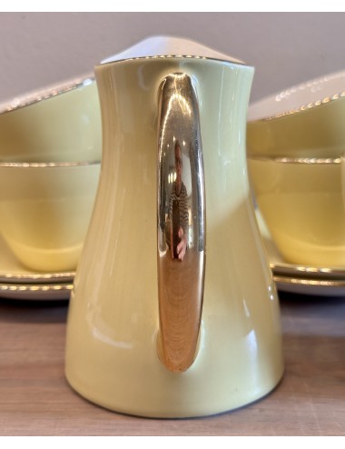 Milk jug - Boch - model SATURN/MIAMI (1957-1962) - décor in ochre yellow with gold handle