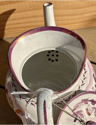 Teapot - model with collar - Sunderland lustreware/pink lustreware - ca. 1820-1825 - cottage design