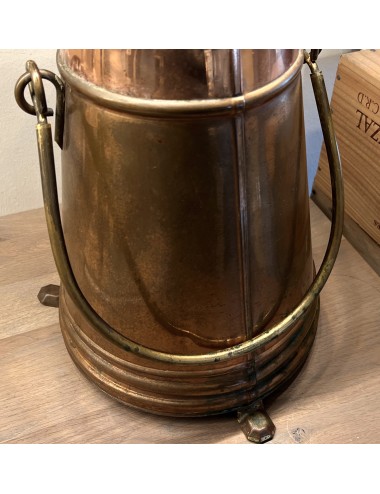 Doofpot (dutch word for an enamel or copper pot with lid to store hot ashes from the stove) executed in copper