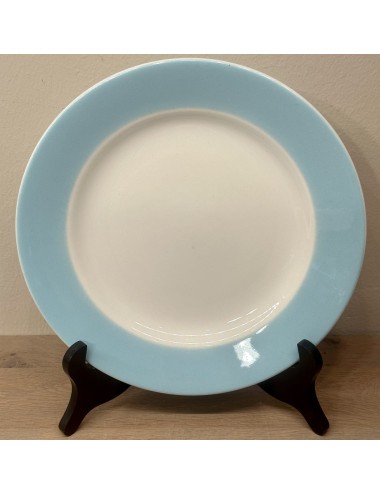 Platter Diep bord / Soepbord / Pastabord - gemerkt met een driehoekje (Hongaars?) - décor met een azuurblauwe rand
