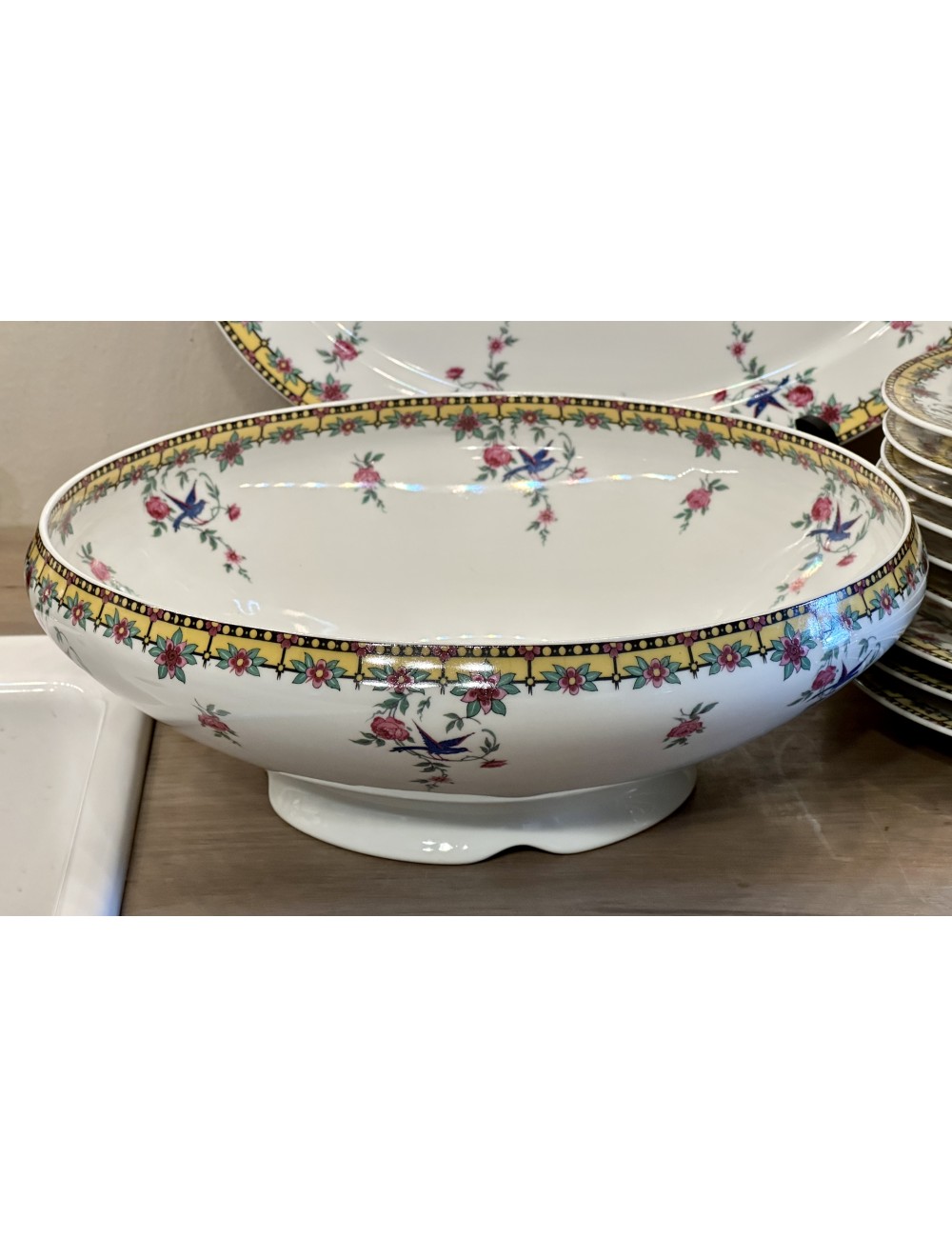 Salad bowl - large model - Limoges B & Cie (Balleroy) - décor in yellow - made for/sold by A. Tytgad