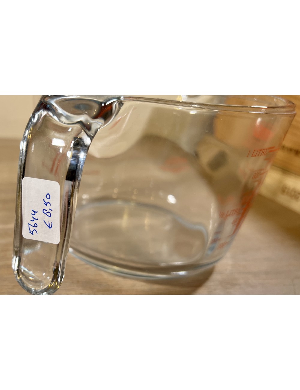 https://www.ramblingrose.nl/14519-large_default/measuring-cup-pyrex-thick-glass-model-with-size-markings.jpg