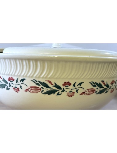 Tureen / Soup tureen - VEB Steingut Colditz Germany - décor with green/red flowers
