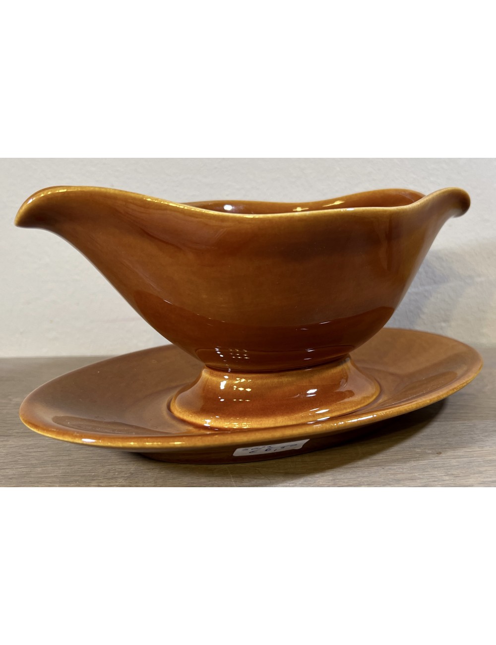 Gravy boat / Sauce bowl - unmarked (probably Villeroy & Boch) - executed in brown ceramic