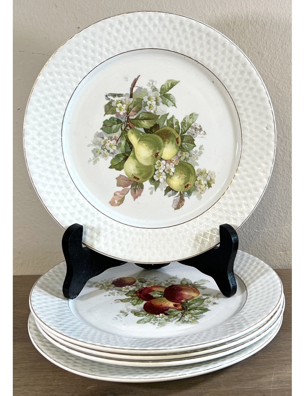 Breakfast plate / Dessert plate / Fruit plate - Societe Ceramique Maestricht - décor in different kinds of fruit