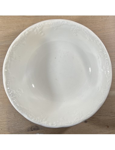 Bowl / Salad Bowl - Boch - executed in white with a worked edge