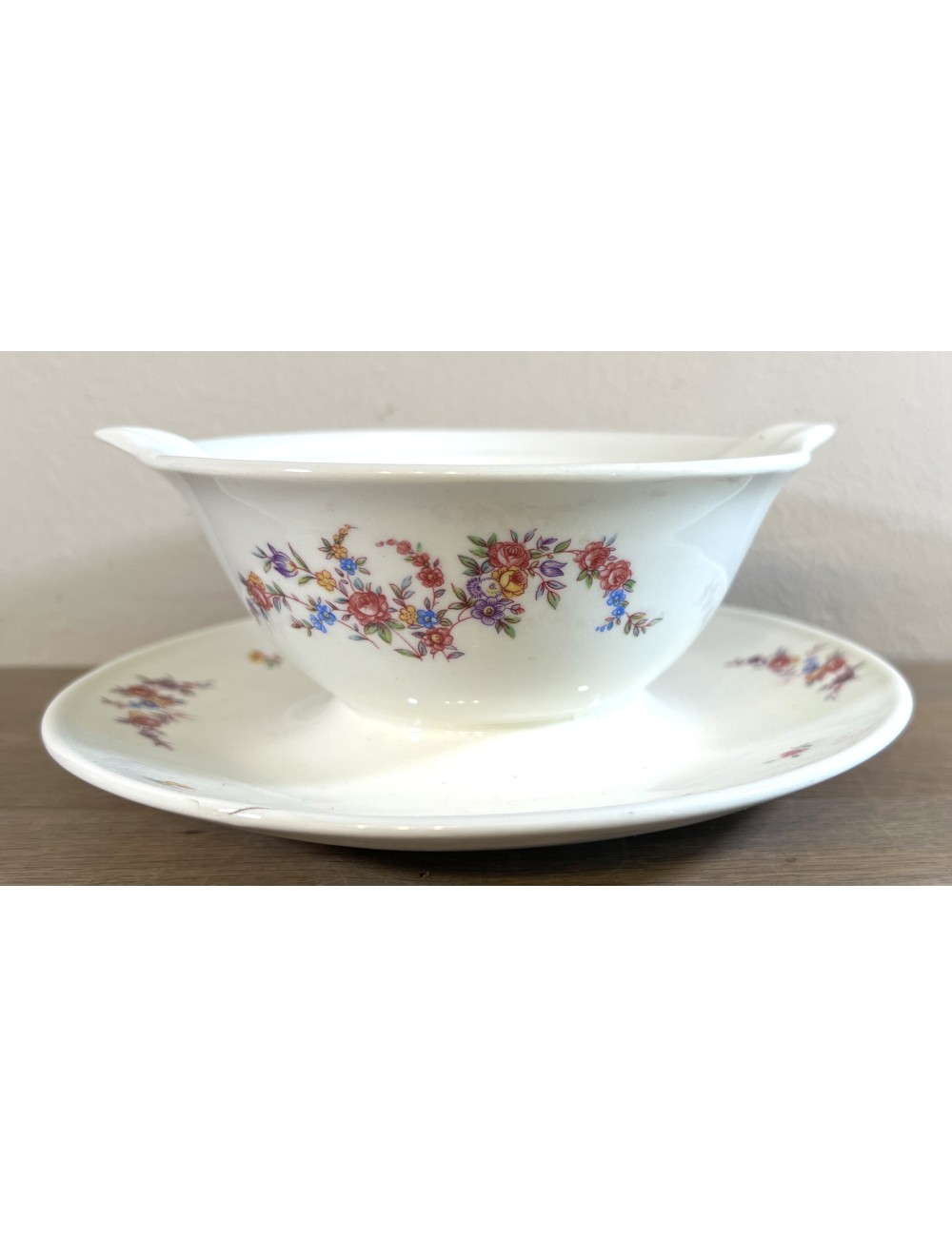 Gravy boat / Sauce boat - round model with two spouts - Petrus Regout - décor of kind of scattered flowers