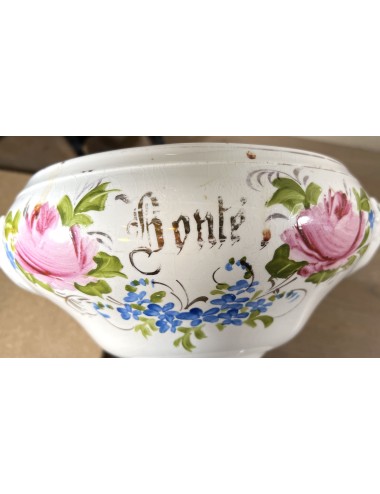 Wedding tureen - Societe Ceramique Maestricht - without cover - décor with hand-painted decor of moss roses / moss rose