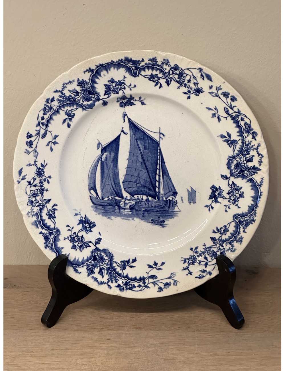 Dinner plate / Dinner plate - Stoke on Trent, England - décor executed in blue with a 2x a sailboat