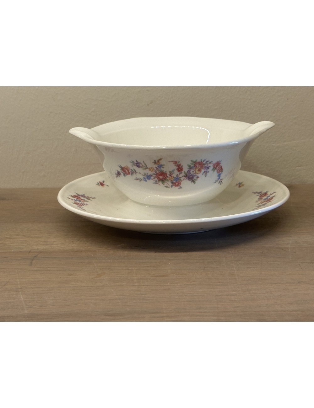 Gravy boat / Sauce boat - round model with 2 spouts - Petrus Regout - décor executed with small roses and flowers