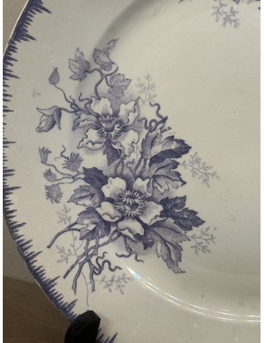 Dinner plate / Dining plate - Petrus Regout - décor OLGA executed in purple/lilac