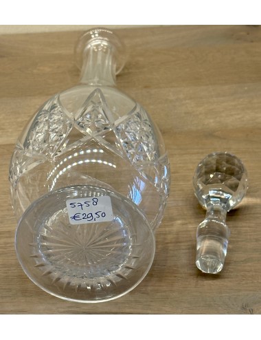 Decanter with stopper - cut glass/crystal (?)