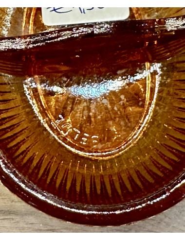 Peper en zout vaatje uitgevoerd in okergeel glas - handgreep in het midden