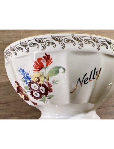 Kommetje - Veritable Porcelaine Garante Sofa Fils - décor met bloemen en opschrift NELLY