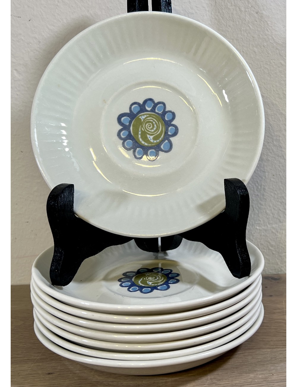Saucer / Dish - Figgjo Flint (Norway) - décor with a green/blue flower