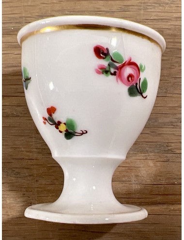 Egg cup - porcelain - unmarked - executed with décor of flowers