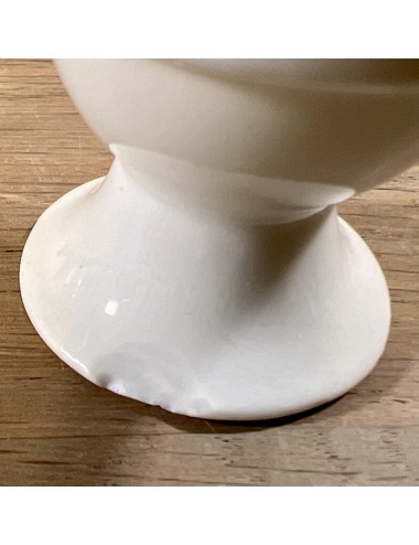 Egg cup - porcelain - unmarked - executed with décor of roses