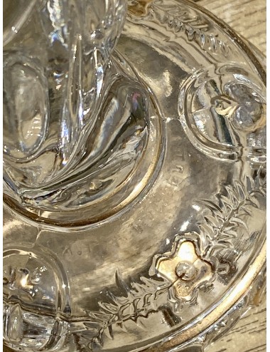 Kandelaar - glas - Val Saint Lambert (Val St. Lambert) gemerkt in voet - Heilig Hart - met goudkleurige accenten