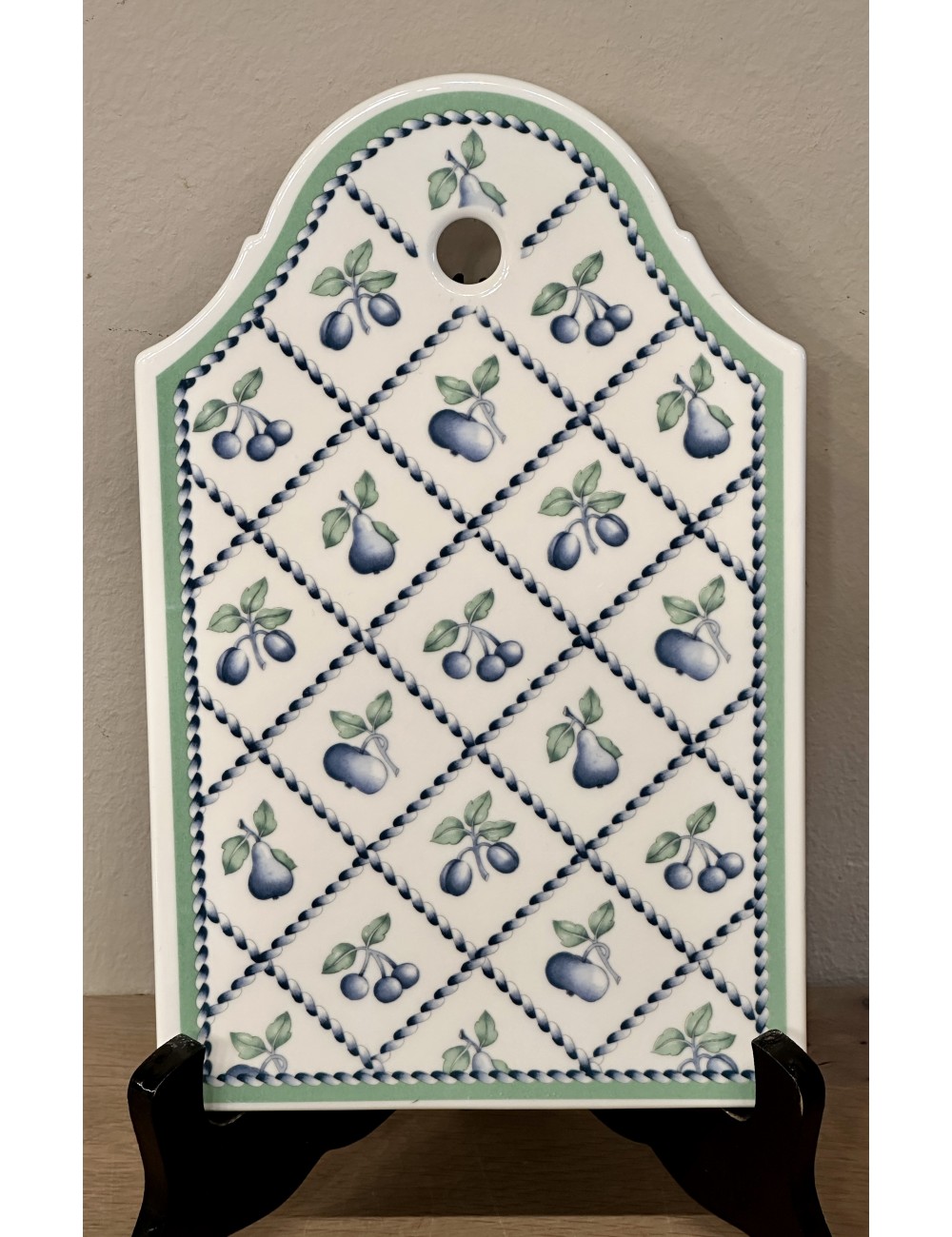 Sandwich board / Cutting board - Villeroy & Boch - décor PROVENCE executed with green and blue/purple fruit decorations