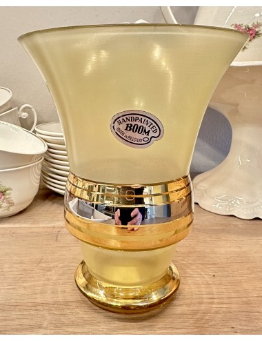 Vaas - wijd uitlopend model - Booms glas - Handpainted - uitgevoerd in rookkleurig glas met goudkleurige/grijze strepen