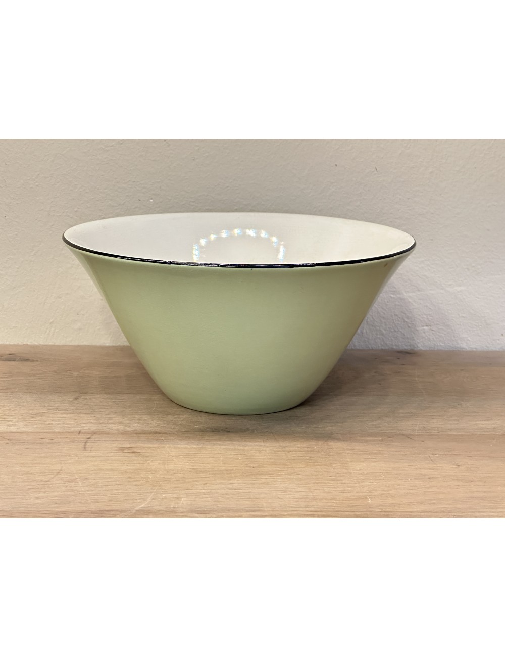 Bowl / Plate - higher model - Moulin des Loups - décor in green with a black border
