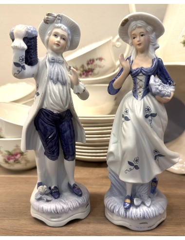 Figurines - couple - woman and man - executed in white and blue bisquit