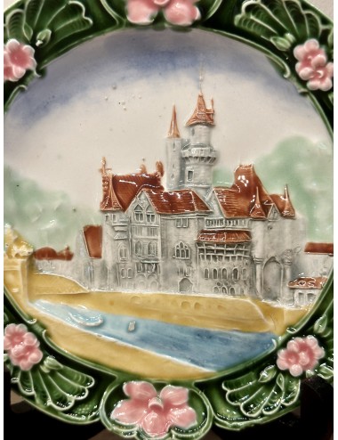 Plate / Decorative plate - majolica - W. Schiller & Sohn (Bohemia, Bodenbach) - executed with a white-gray castle in relief