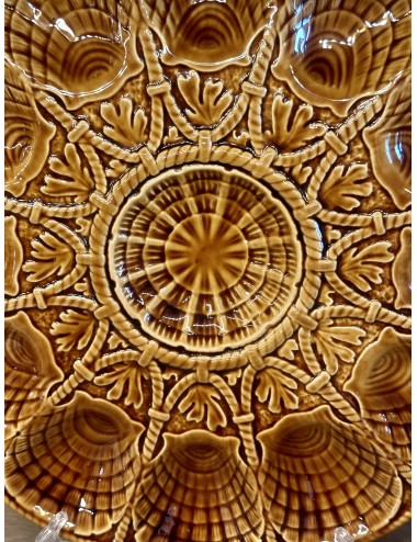 Schaal voor schelpen / coquilles - 12 stuks met middendeel - Sarreguemines - uitgevoerd in bruin aardewerk