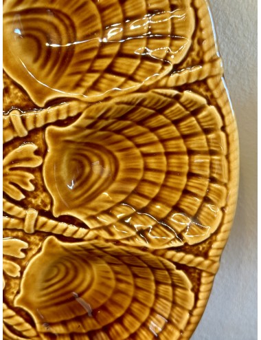 Schaal voor schelpen / coquilles - 12 stuks met middendeel - Sarreguemines - uitgevoerd in bruin aardewerk