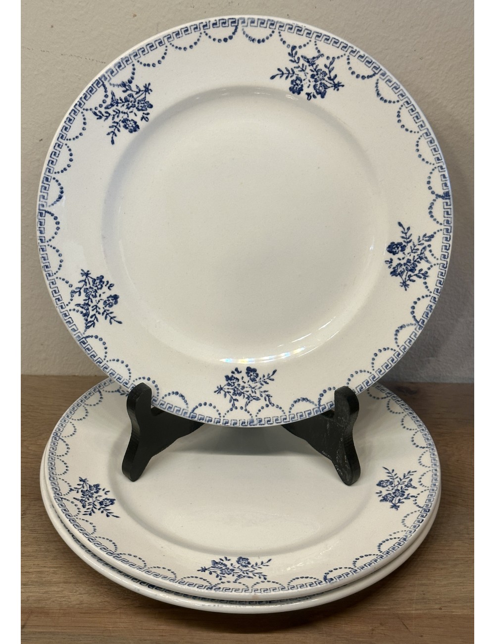 Breakfast plate / Dessert plate - St. Amand - semi vitrerie - décor with blue flowers and border decorations