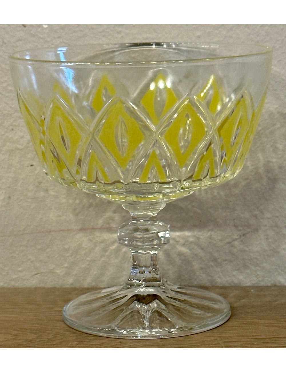 Ice cream coupe / Plate - VMC Reims (Verreries Mécanques Champenoises) - in yellow executed glass
