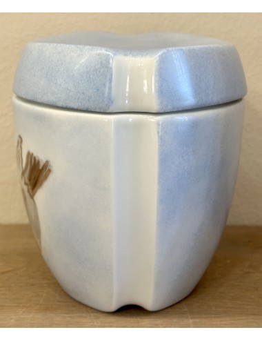 Lidded pot - Furstenberg - executed in porcelain - Louise 2002 with a robin - elliptical