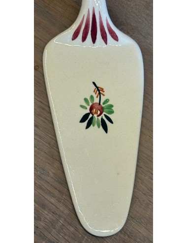 Cake server - unmarked - made of cream pottery with decoration