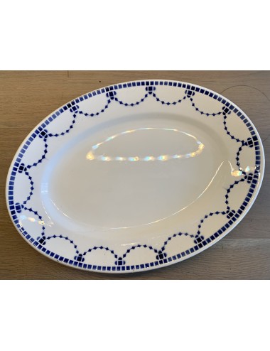 Platter – oval – Saint Ghislain – décor blue border with geometric figures.