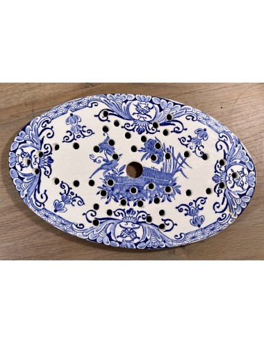 Treef - oval model - unmarked - décor executed in blue