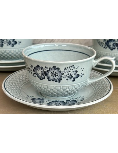 Cup and saucer - Royal Sphinx - décor with flowers on a blue/gray background