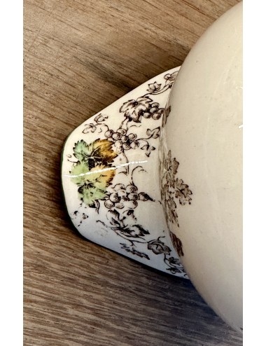 Milk Jug / Creamer - smaller model - Copeland Spode England - décor SPODE'S BYRON in multi-colored design
