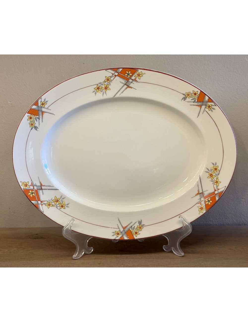 Plate - flat oval model - Art Deco - Empire England - décor executed in orange/yellow/black