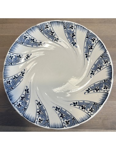 Tazza / Bowl on medium base - Luneville- décor executed in blue with stylized flowers and wavy rim